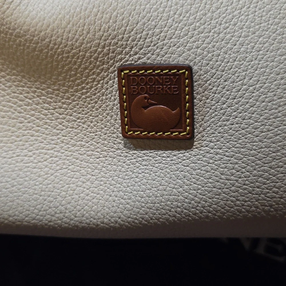 Dooney & Bourke Large Barlow Bag - Picture 2 of 10